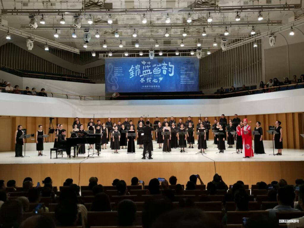 锦蓝音韵尽揽心声 成都锦蓝合唱团十周年专场音乐会温情开唱